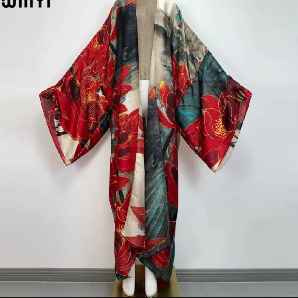 Gorgeous red lotus wrap - Picture 3 of 3